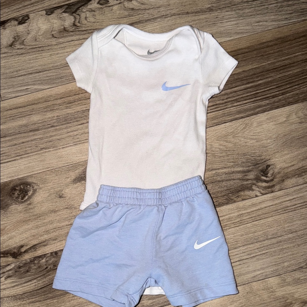 Nike Infant White and Light Blue Set